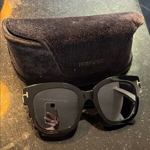 Tom Ford Elegant Black Sunglasses